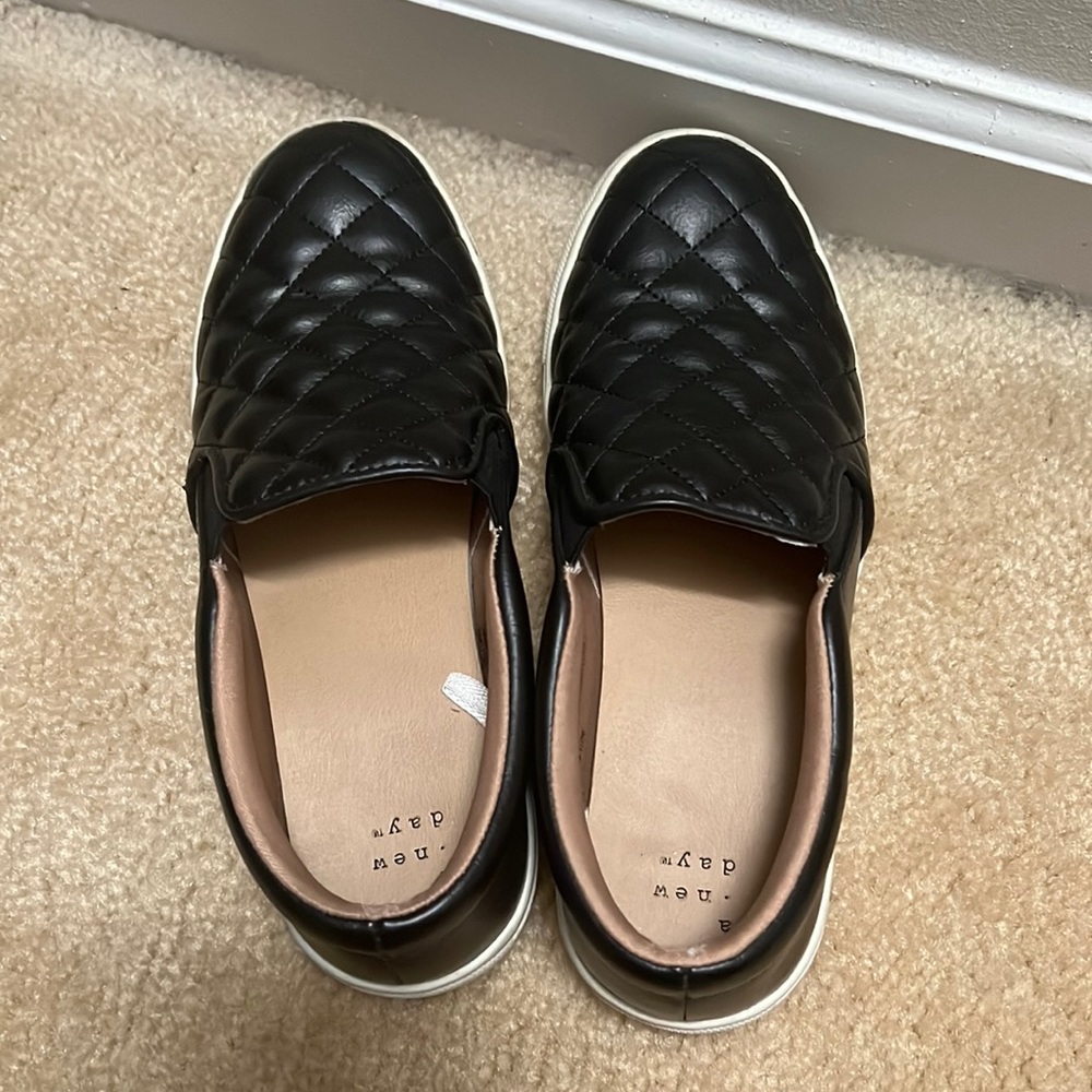 Quilted black fashion sneaker